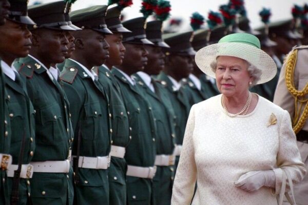 11 photos showing Queen Elizabeth II's visits to Nigeria - skabash