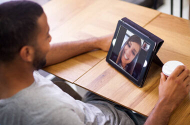 How to manage long distance relationship; 10 tips to make it work